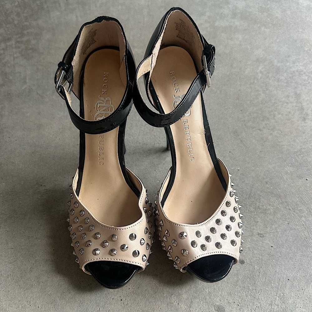 Rock & Republic Black and Cream Heels with Ankle Strap